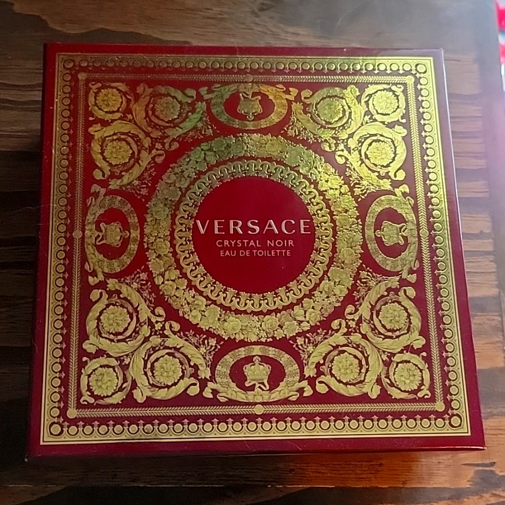 Versace crystal nior perfume